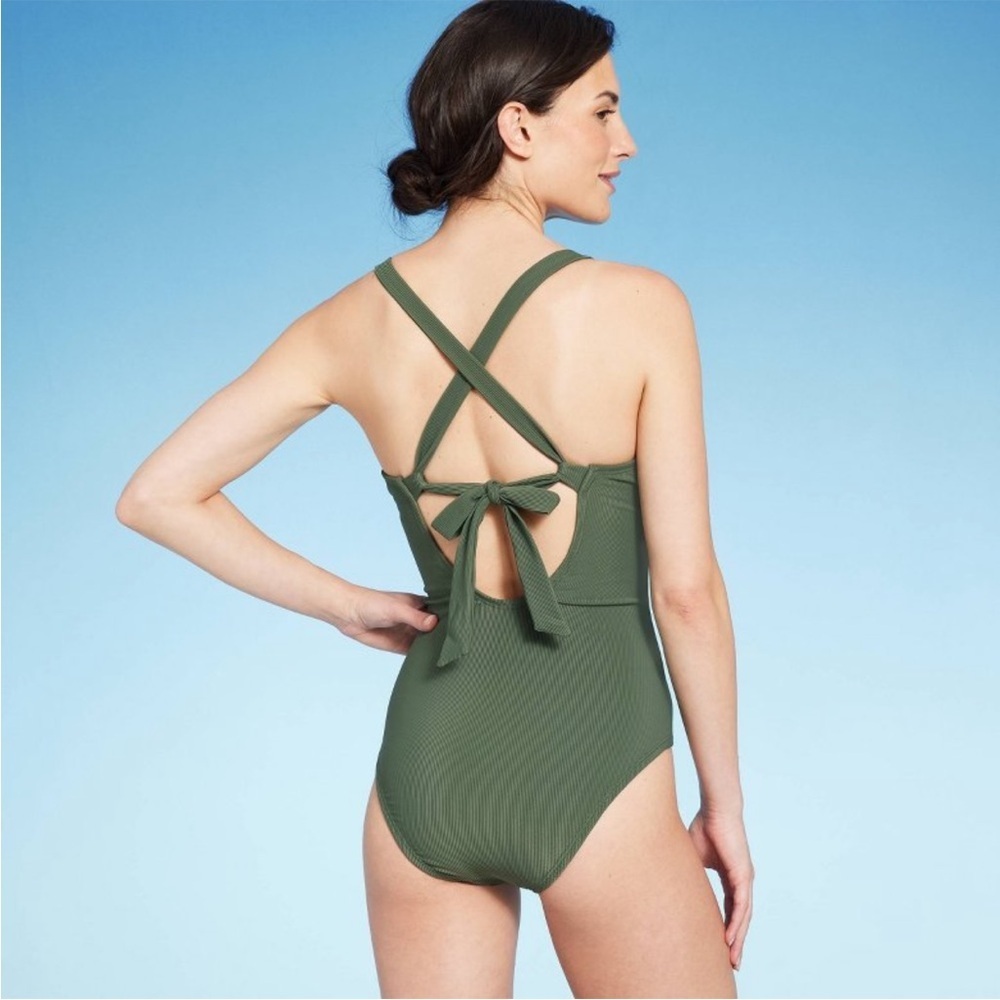 Women'sRibbed Plunge Ring Detail One
Piece Swimsuit - Shade & Shore Dark Green M - Picture 2 of 5